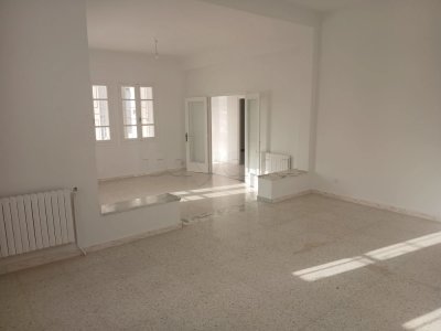 Etage de villa S+3 spacieux avec terrasse à Menzah 7