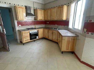 A  louer un spacieux appartement S+3 situé à Cité Ennasr 2
