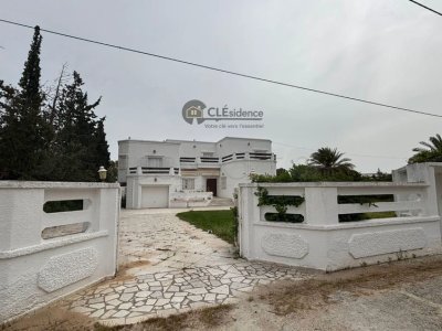 VILLA S+7 à LOUER