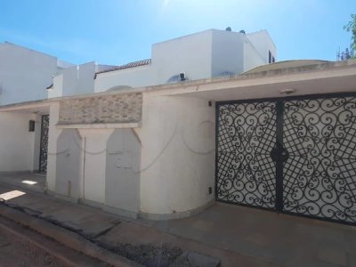À Vendre  Villa de plain-pied à Ariana