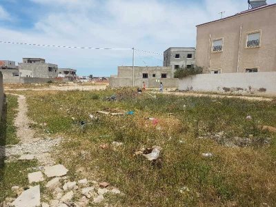 URGENT – Terrain 400 m² à vendre à Raoued (Sidi Omr) – Double façade !