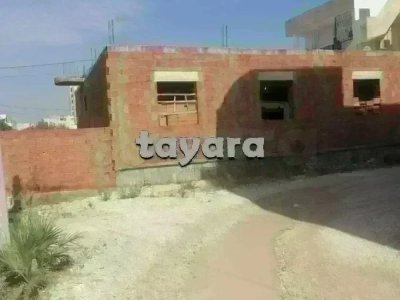 Raoued Route Sidi Amor A Vendre Villa un seul niveau inachevée donne sur deux rues