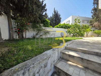 À louer – Étage de villa S+5 à usage bureautique