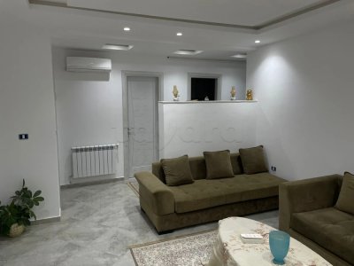 Chambres à louer pour étudiantes dans un appartement spacieux à  Soukra