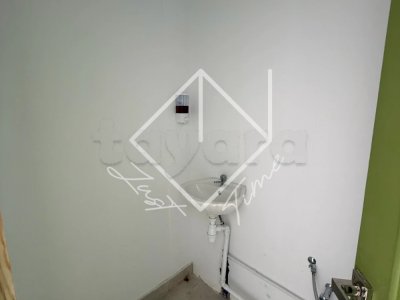 À VENDRE  ou à louer fond de commerce à el manzeh 5