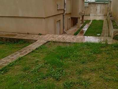 vente ennasr2 villa a rafraichir donne sur deux rues  438m²
