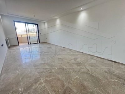 à vendre un bel appartement S+3 neuf à la Soukra