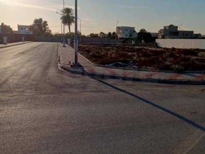 A vendre des  lots de terrain a partir de 295m² dans un Lotissement viabilisé Titre individuelle  300m du rom-point Parc Soukra vert soukra valet