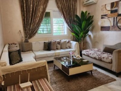 إقامة فاخرة بحديقة خاصة في المنزه 7 – شقة عائلية راقية ومتكامل