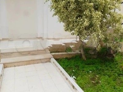 🌳 Ennasr 2 à louer RDC de Villa S+2 avec jardin