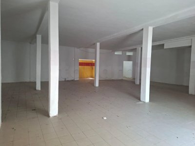 Dépôt 400m² sur artère principale à la Soukra