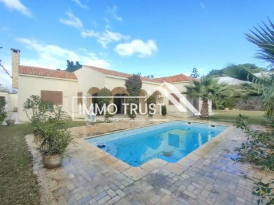🏠Villa plain pied S+4 avec jardin et piscine à La Soukra