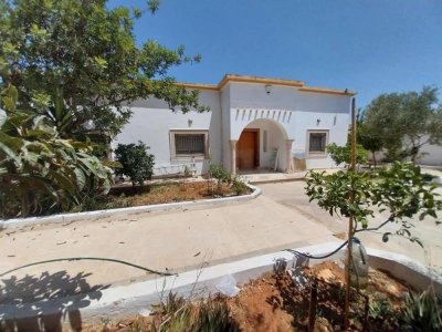 📍 BORJ TOUIL, ARIANA : UNE VILLA S+3 À VENDRE