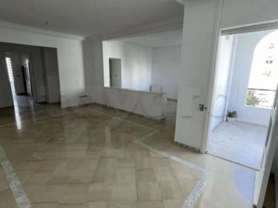 📍 ENNASR 1 – APPARTEMENT S+4 TRANSFORMÉ EN S+3 À VENDRE