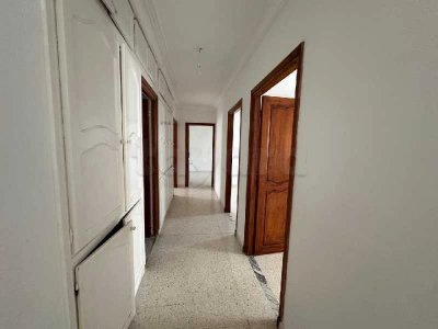 À louer un étage de villa S+4 à Ennaser