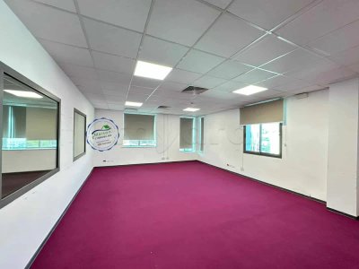 A louer plateau bien entretenu 1300 m² charguia 2
