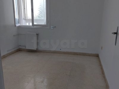 Chambre individuelle pour fille ariana  cité hedi nouira