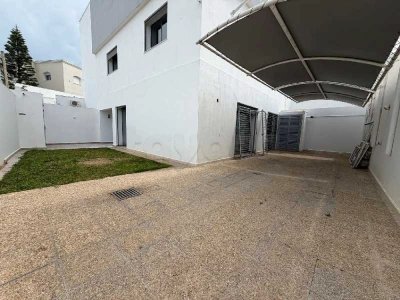 RIADH EL ANDALOUS : TRIPLEX S+4 DE HAUT STANDING À LOUER