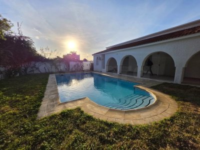 VENTE VILLA STANDING AVEC PISCINE A LA SOUKRA