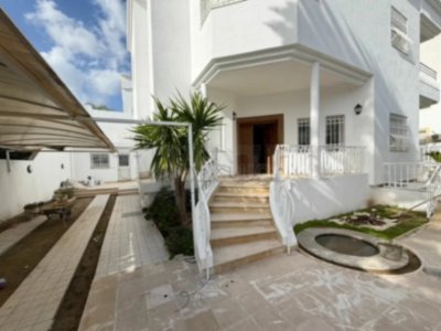 A vendre villa moderne S5 au Jardins D'El Menzah 1