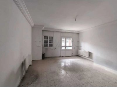 À louer un appartement en s+3 situé à Ariana soghra