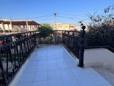 À vendre – Villa avec 2 appartements et 2 studios