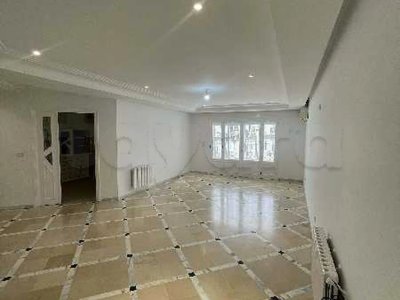 À louer – Magnifique étage de villa S+3 à Cité Ennasr 2 (près California Gym)
