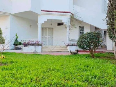 A Vendre villa haut standing a la Soukra Chotrana 3