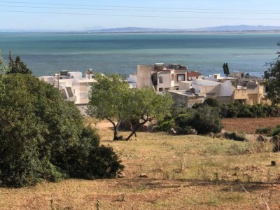 Terrain de 250m² avec vue sur mer, près de la plage de Ghar El Meleh