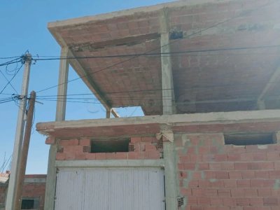 منزل للبيع مع garage و débarras (مخزن كبير)