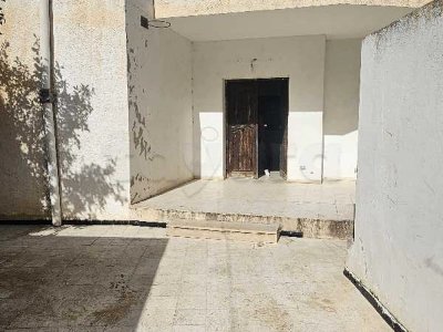 A vendre un terrain avec une maison a manouba centre ville direct propriétaire