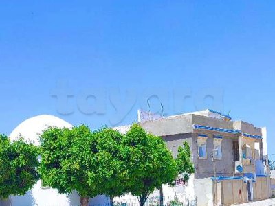 vente ♥️ villa centre manouba ❤️deux niveaux séparé avec Local commercial Sur route principale