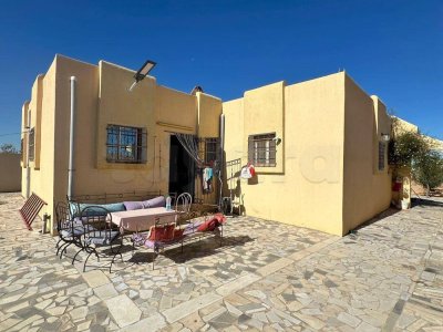 villa avec grand terrain à vendre route Houmt souk Djerba