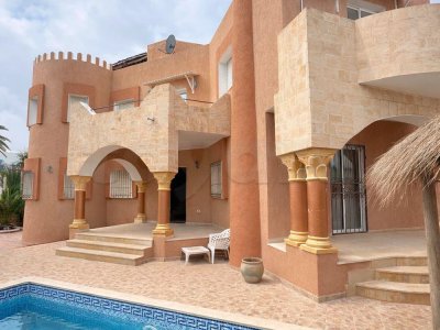 villa à vendre titre bleu à la zone touristique Dar jerba