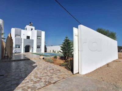 villa spacieuse à vendre avec piscine à Djerba midoun