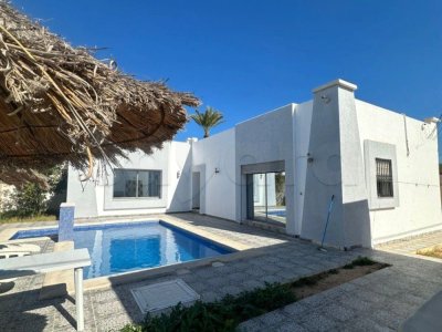 villa avec piscine route de phare Djerba à vendre