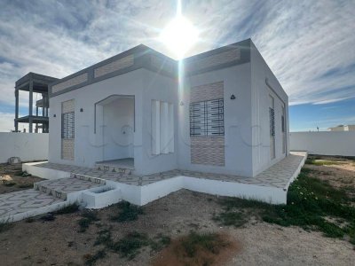 Maison à vendre titre bleu en zone urbaine à Djerba houmt souk