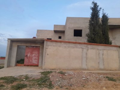 🏡 Grande maison à vendre à Jemmel – Cité Ennour – Terrain 399 m² – 🏗️ Construction env. 500 m² | TF individuel