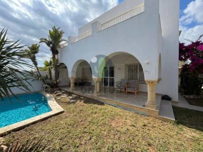 À Vendre : Villa avec piscine à Sidi Mahersi, Nabeul.