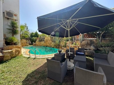 À vendre: Villa avec piscine de 870 m² sur un terrain isolée de 747 m² à Sidi el mahersi,Nabeul