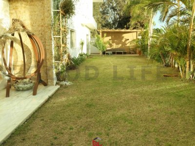 Vente Appart. 5 pièces+ à Chotrana 2 (La Soukra) - Magnifique appartement avec jardin à chotrana 2 -