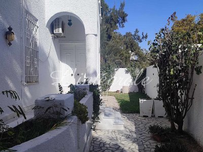 Location Maisons à Mutuelle Ville (El Menzah) - Une immense villa usage habitation ou bureautique -
