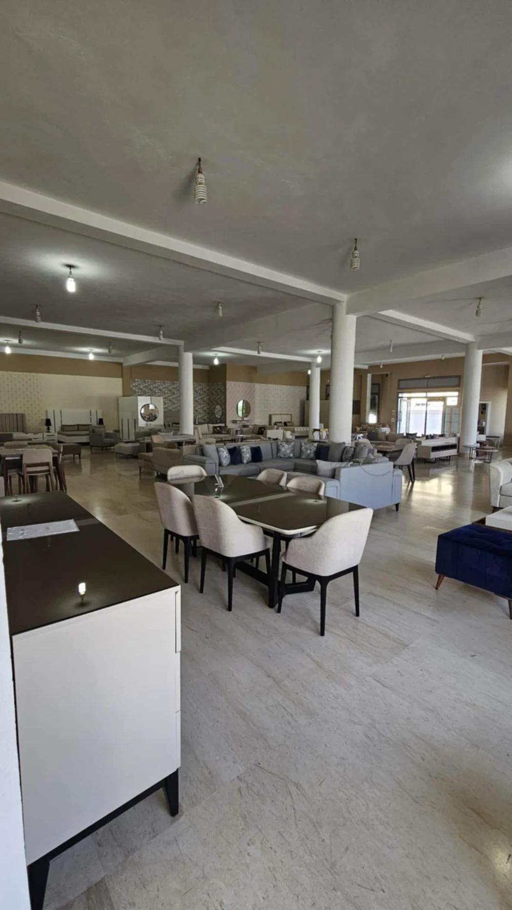 Location Surfaces à Mnihla (Mnihla) - Grand showroom mnihla -