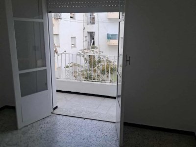 Vente Appart. 3 pièces à Ariana (Ariana Ville) - Appartement s3  3éme étage ariana ville