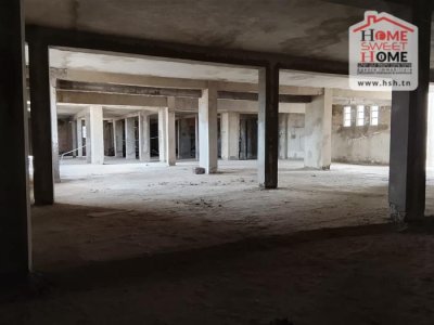 Location Surfaces à Le Kram (El Kram) - Local commercial mercio au kram