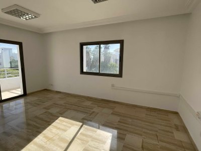 Bureau à Cite Jardins (Cite El Khadra) - Bureau 300m2 à cité jardins -