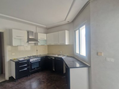 Location Appart. 4 pièces à Cite Ennasr 2 (Ariana Ville) - S3 coté kisque totale et lycée -