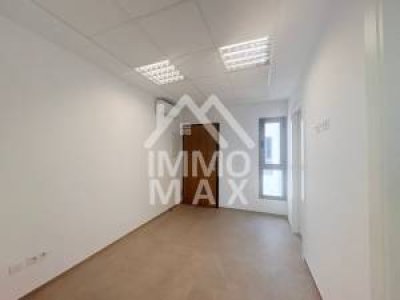 Location Maisons à El Menzah 9 (El Menzah) -    hall 2 dans un centre ref150a