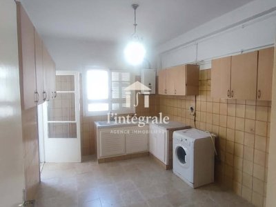 Location Appart. 4 pièces à El Manar 2 (El Menzah) - Rez de chaussée en s3 avec terrasse -