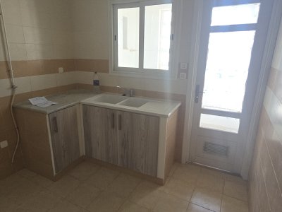 Location Appart. 3 pièces à Cite Ennour Jaafar (Raoued) - Appart au 2ème étage